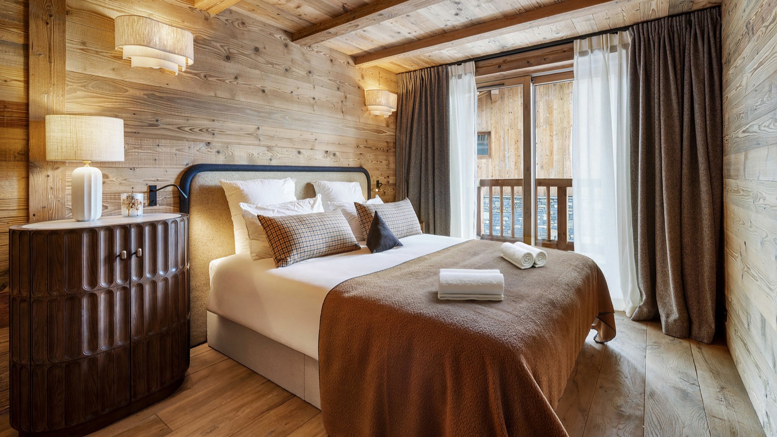 Luxury-Ski-Resort-St-Martin-De-Belleville-Chalet-Sable-Blanc-Oxford-Ski-bedroom11 3.jpeg