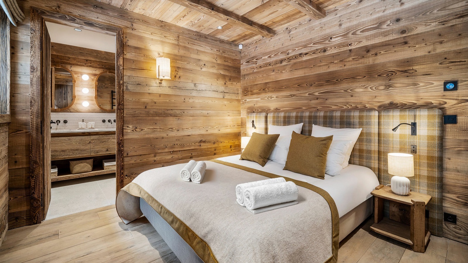 Luxury-Ski-Resort-St-Martin-De-Belleville-Chalet-Sable-Blanc-Oxford-Ski-bedroom13 3.jpeg