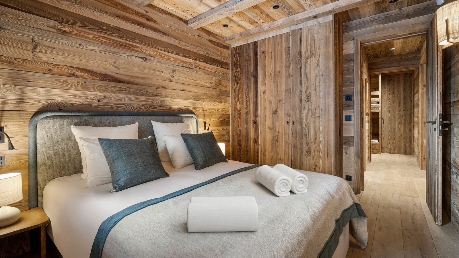 Luxury-Ski-Resort-St-Martin-De-Belleville-Chalet-Sable-Blanc-Oxford-Ski-bedroom16 3.jpeg