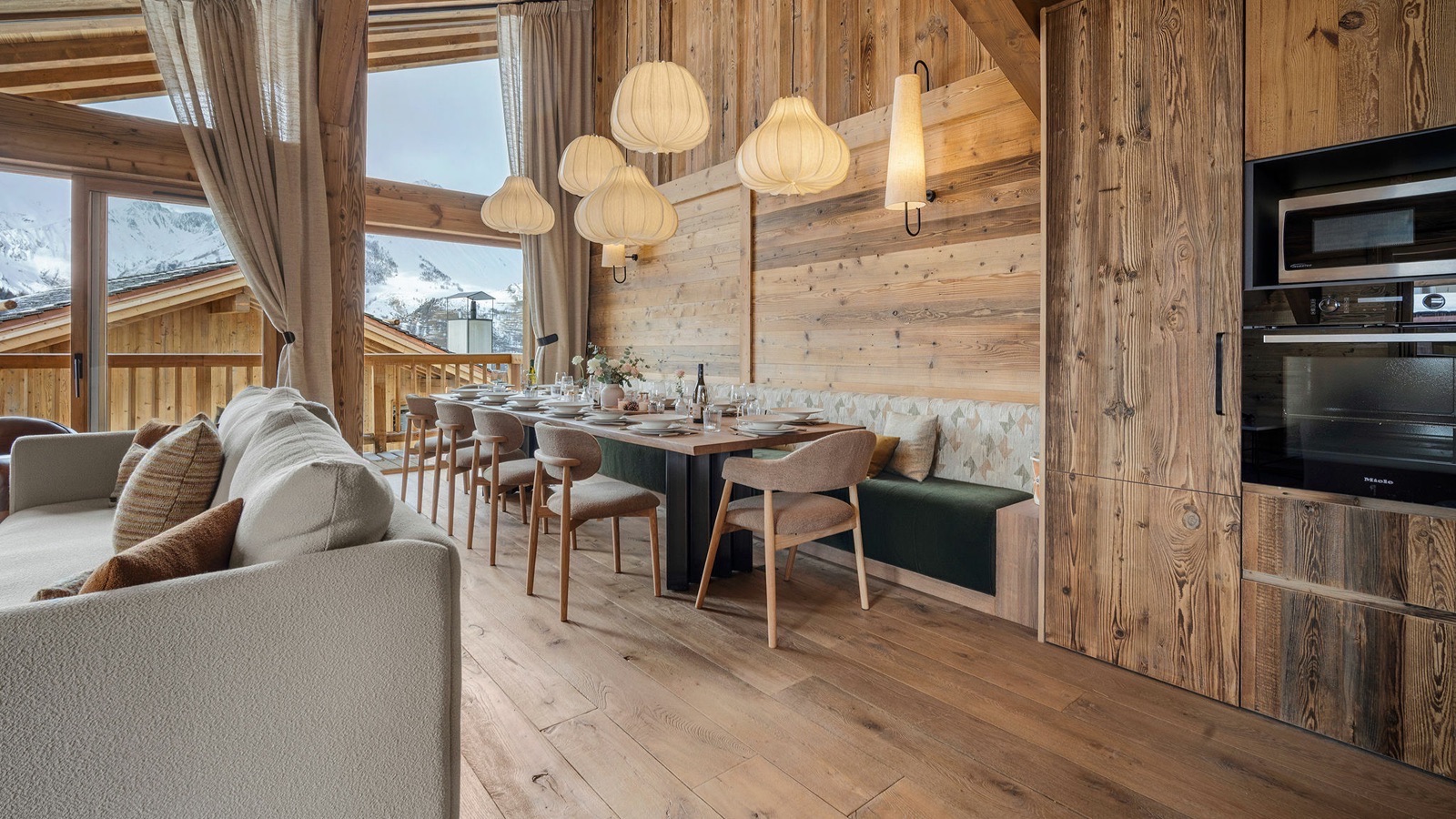 Luxury-Ski-Resort-St-Martin-De-Belleville-Chalet-Sable-Blanc-Oxford-Ski-dining.jpeg