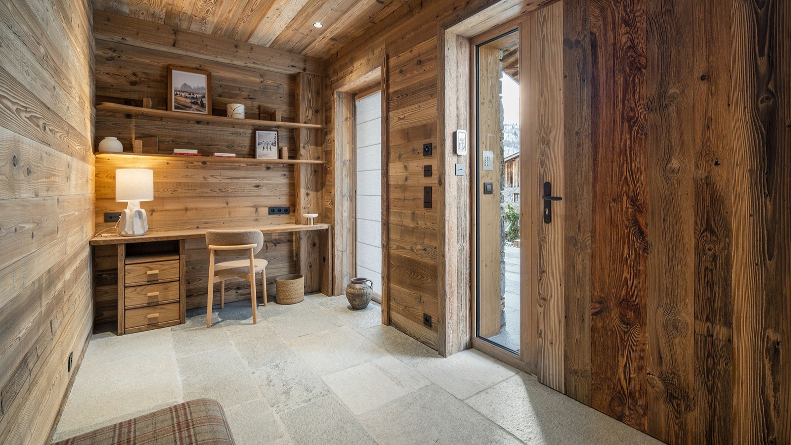 Luxury-Ski-Resort-St-Martin-De-Belleville-Chalet-Sable-Blanc-Oxford-Ski-hall.jpeg