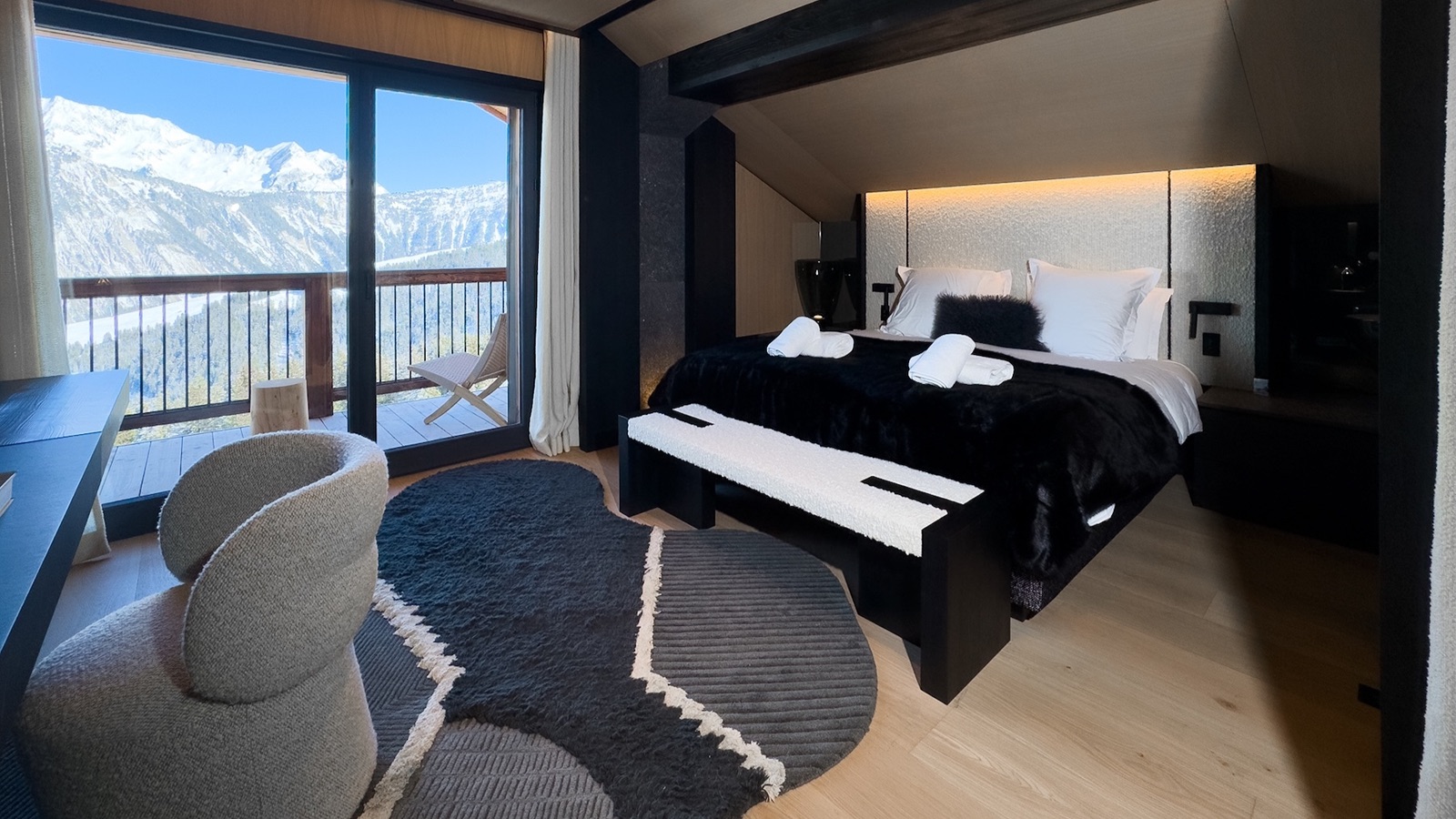 Luxury-Ski-Resort-Courchevel-1850-Chalet-Altara-Oxford-Ski-bedroom7.jpg
