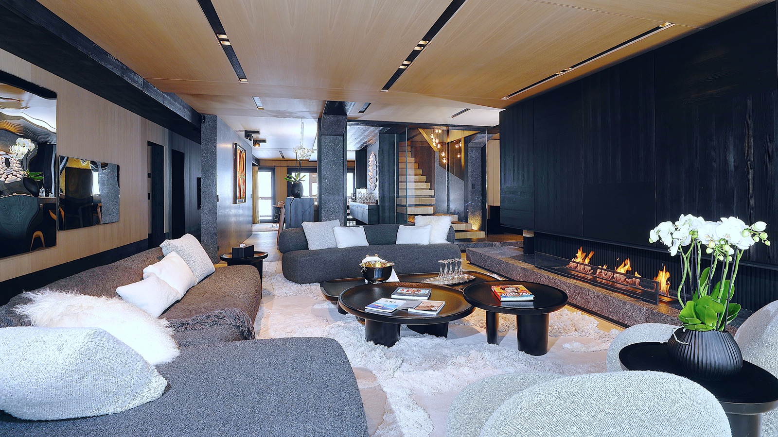 Luxury-Ski-Resort-Courchevel-1850-Chalet-Altara-Oxford-Ski-Lounge.jpg