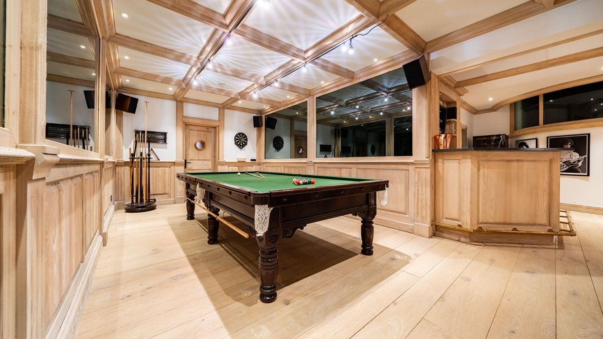 Luxury-Ski-Chalet-Courchevel1850-LesArollesPOOL.jpg