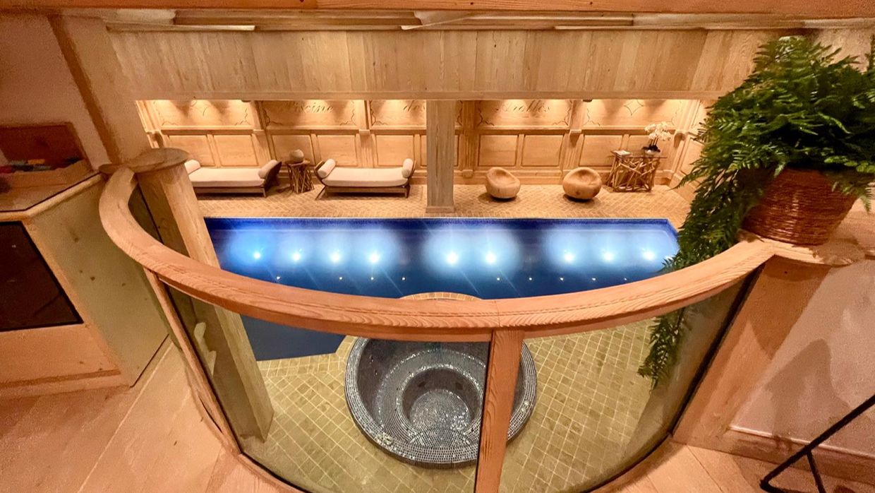 Luxury-Ski-Chalet-Courchevel1850-LesArollesSPA(1).jpg