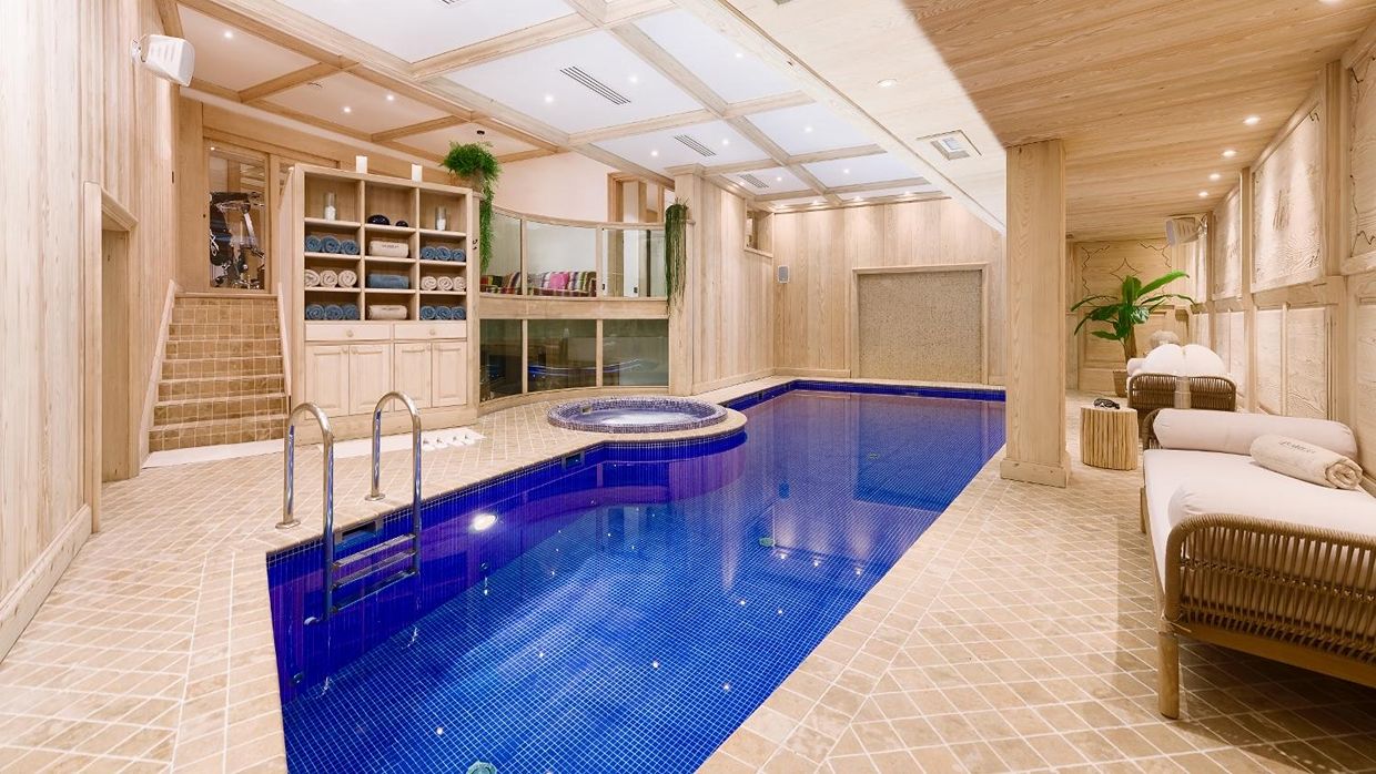 Luxury-Ski-Chalet-Courchevel1850-LesArollesSPA(2).jpg