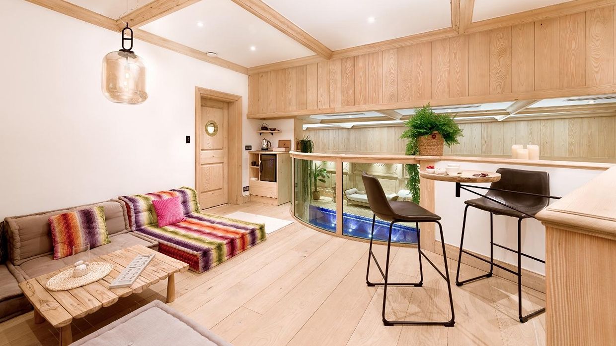 Luxury-Ski-Chalet-Courchevel1850-LesArollesSPA(3).jpg