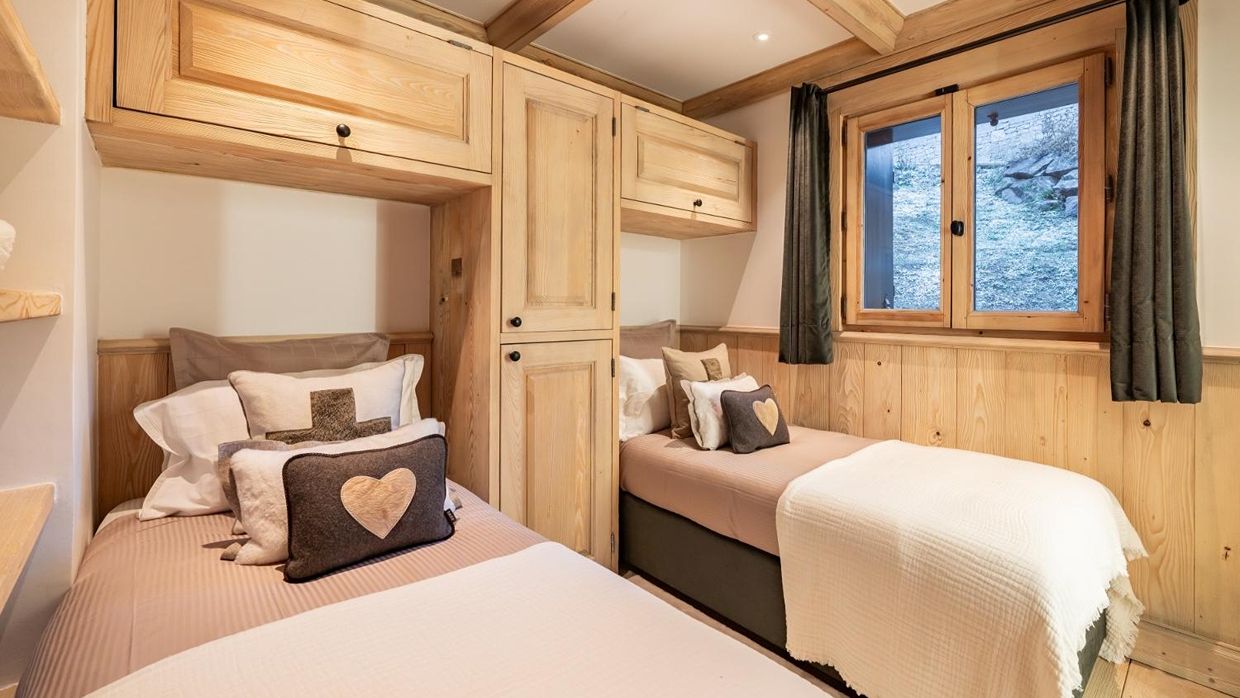 Luxury-Ski-Chalet-Courchevel1850-LesArollesTWIN.jpg