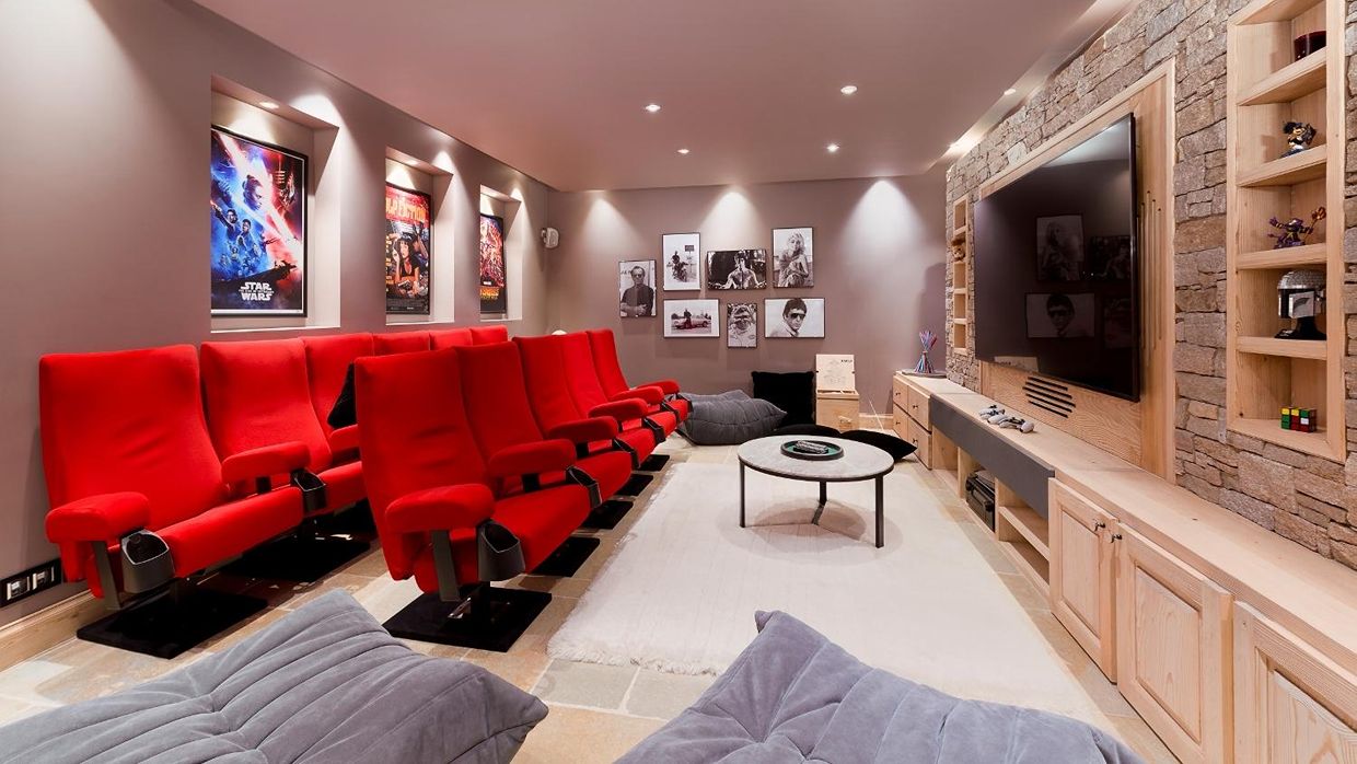 Luxury-Ski-Chalet-Courchevel1850-LesArollesCINEMA.jpg