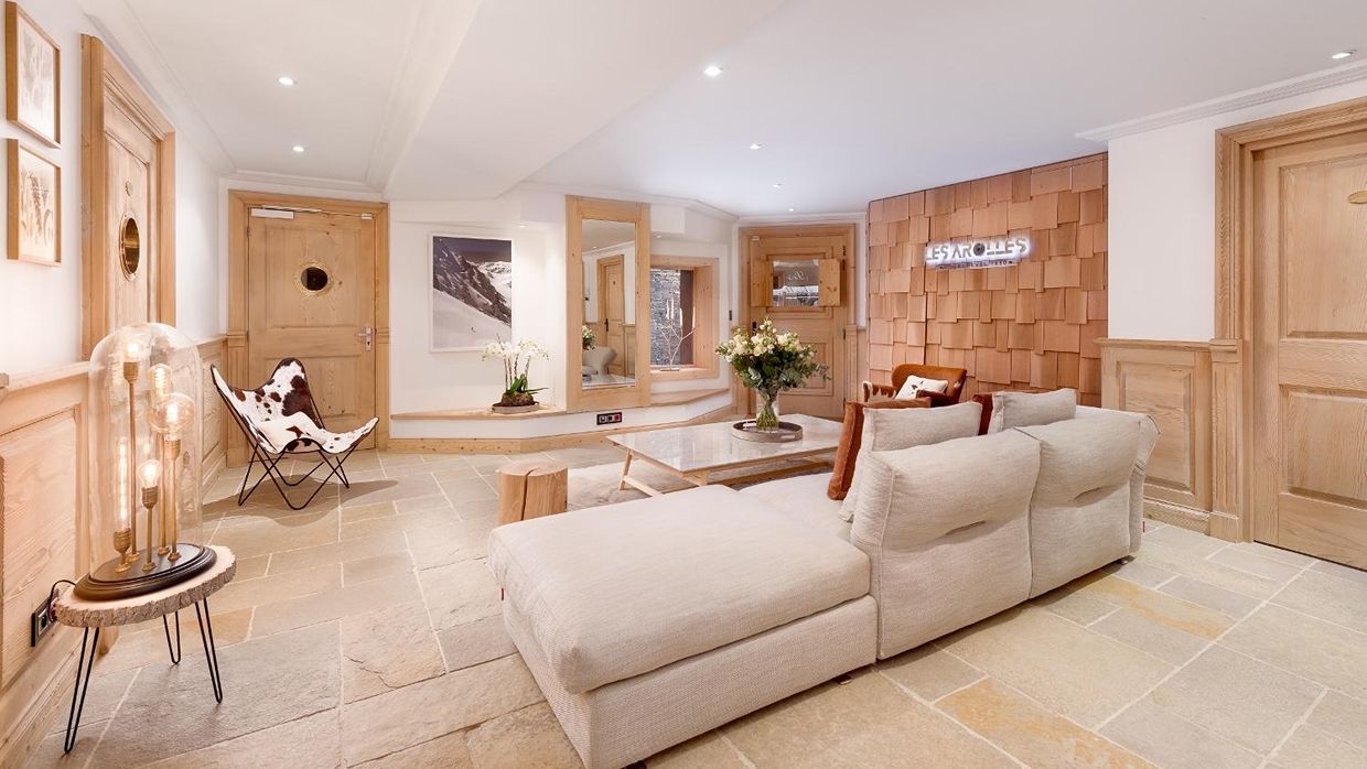 Luxury-Ski-Chalet-Courchevel1850-LesArollesENT.jpg