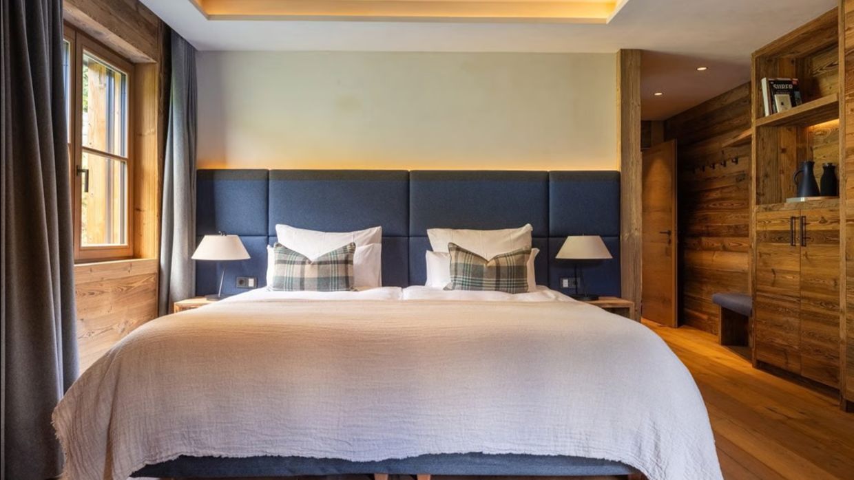 Luxury-Ski-Chalet-Lech-Chalech3-OSC-Bedroom1.jpg