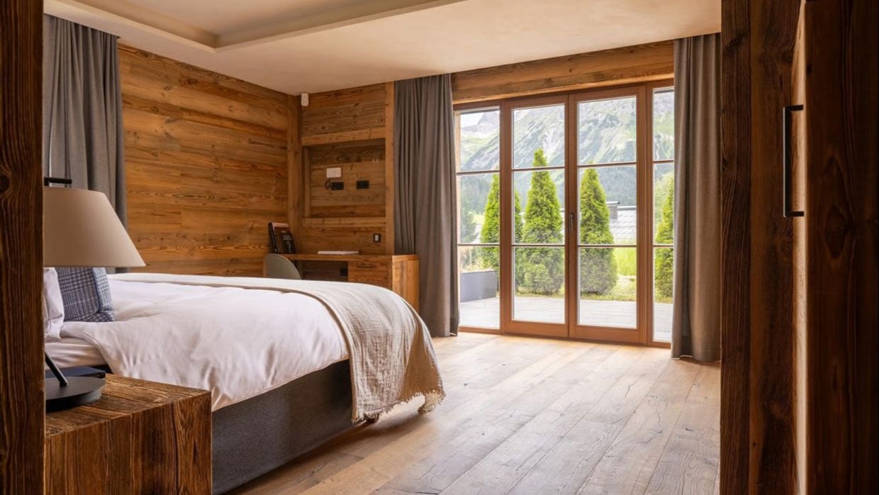 Luxury-Ski-Chalet-Lech-Chalech3-OSC-Bedroom2.jpg
