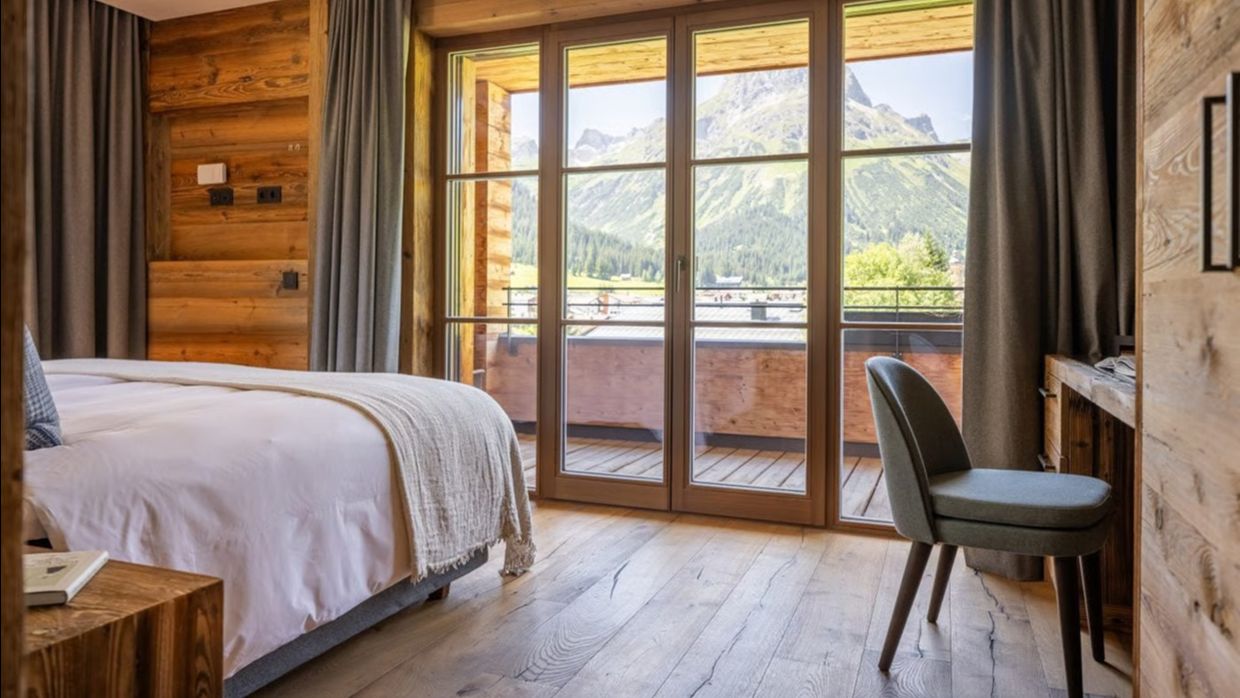 Luxury-Ski-Chalet-Lech-Chalech3-OSC-Bedroom4.jpg