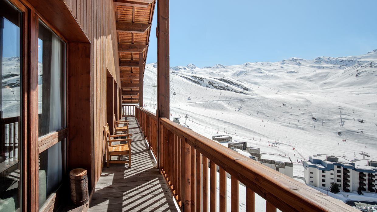 Luxury-Ski-Chalet-ValThorens-Bonhomme-OSC-Balcony (2).jpg