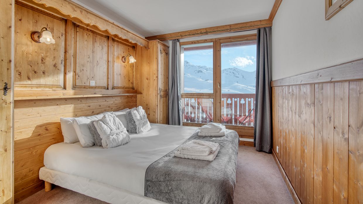 Luxury-Ski-Chalet-ValThorens-Bonhomme-OSC-Bedroom.jpg