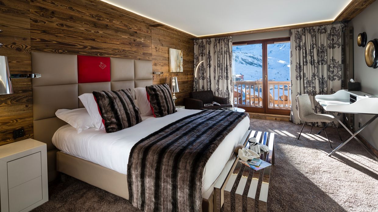 Luxury-Ski-Hotel-KohINor-OSC-Bedroom (5).jpg