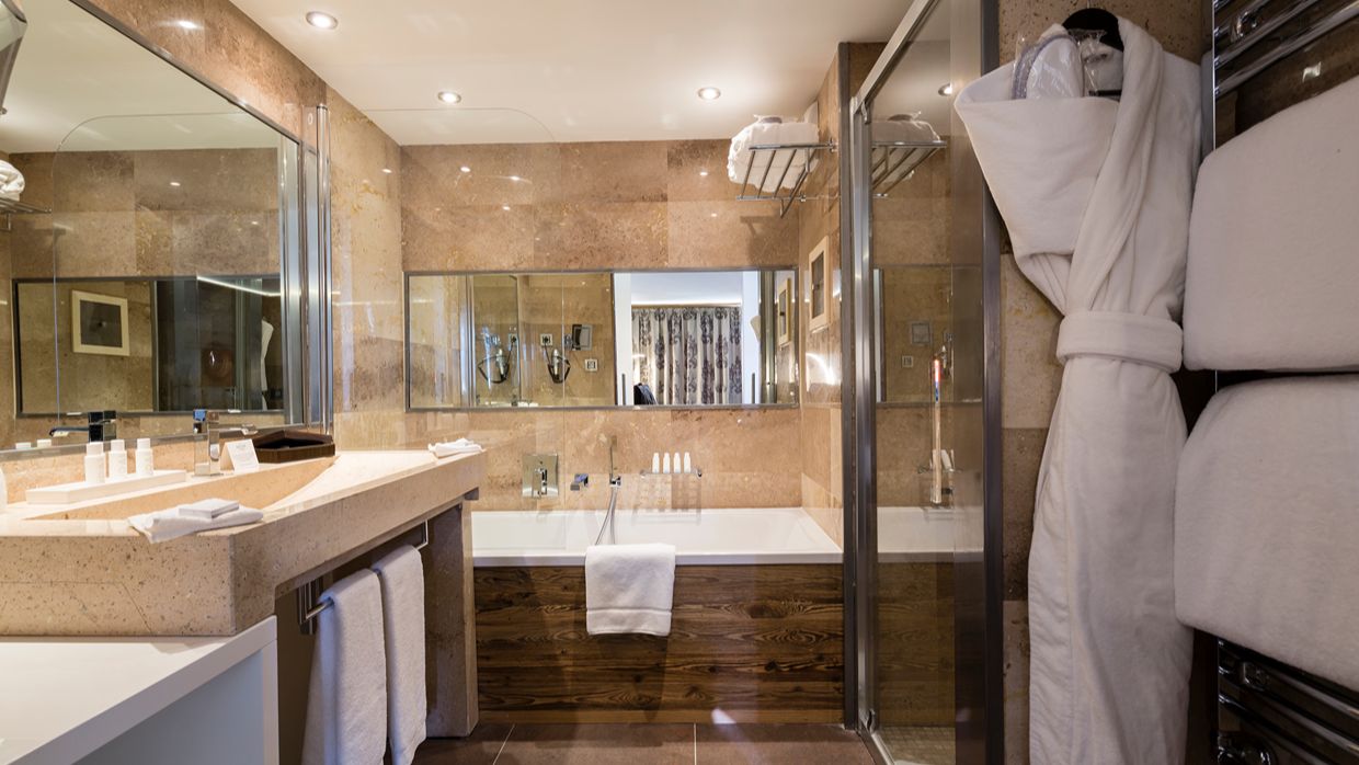 Luxury-Ski-Hotel-KohINor-OSC -Bathroom (1).jpg