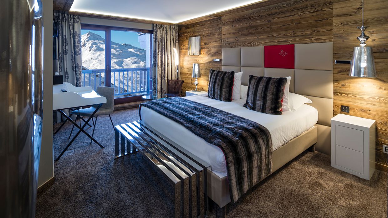 Luxury-Ski-Hotel-KohINor-OSC-Bedroom (9).jpg