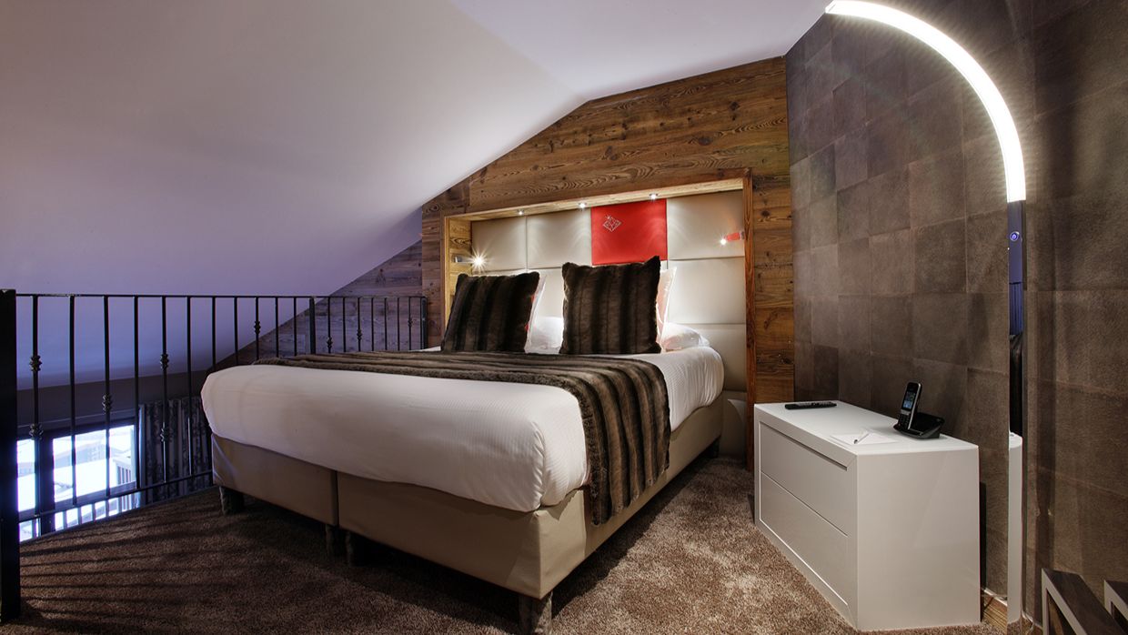 Luxury-Ski-Hotel-KohINor-OSC-Bedroom (28).jpg