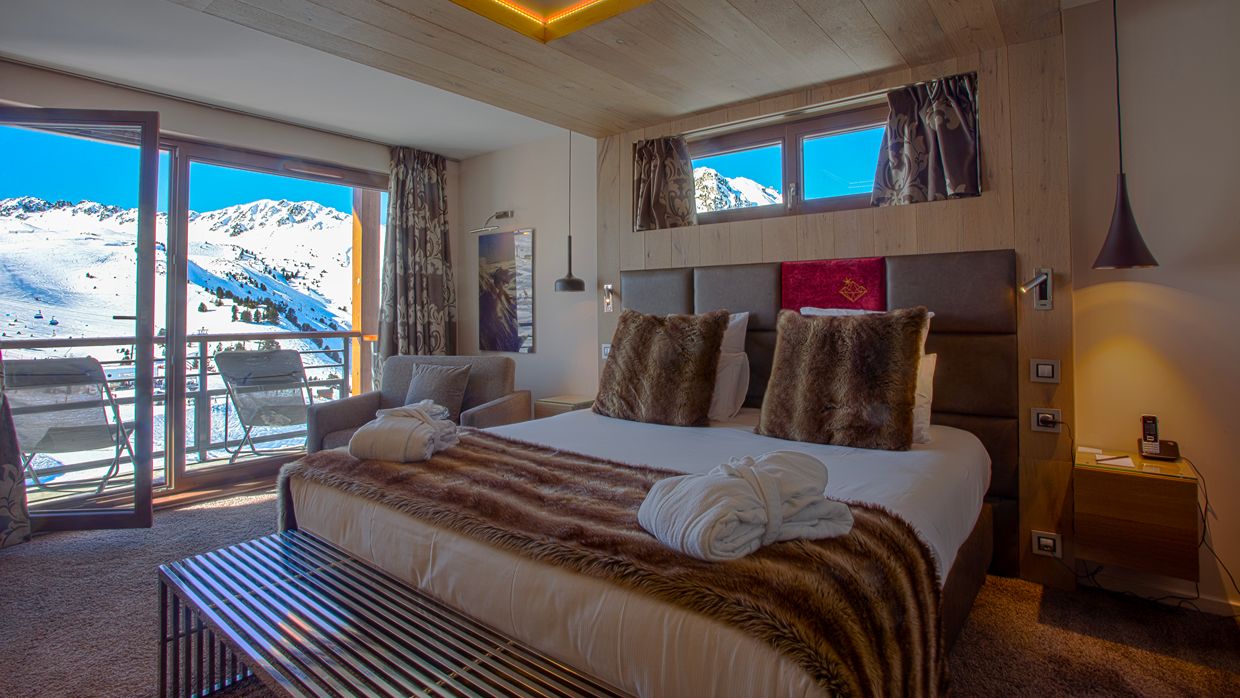 Luxury-Ski-Hotel-Les Arcs-Taj-IMah-OSC- Bedroom (4).jpg