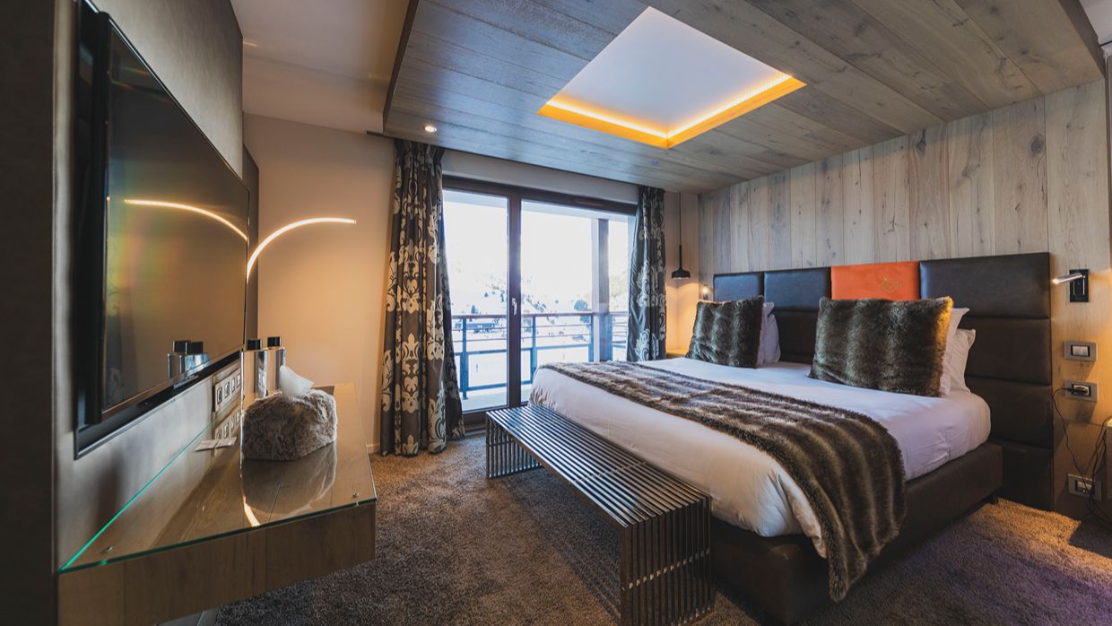 Luxury-Ski-Hotel-Les Arcs-Taj-IMah-OSC-Bedroom (3).jpg