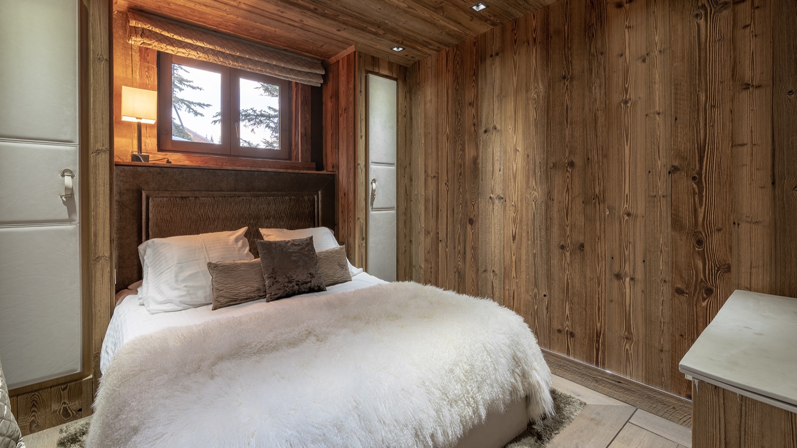 Luxury-Ski-Resort-Courchevel-1850-Chalet-CRT-Oxford-Ski-bedroom3.jpg