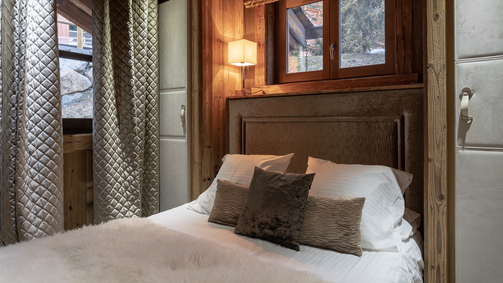 Luxury-Ski-Resort-Courchevel-1850-Chalet-CRT-Oxford-Ski-bedroom5.jpg