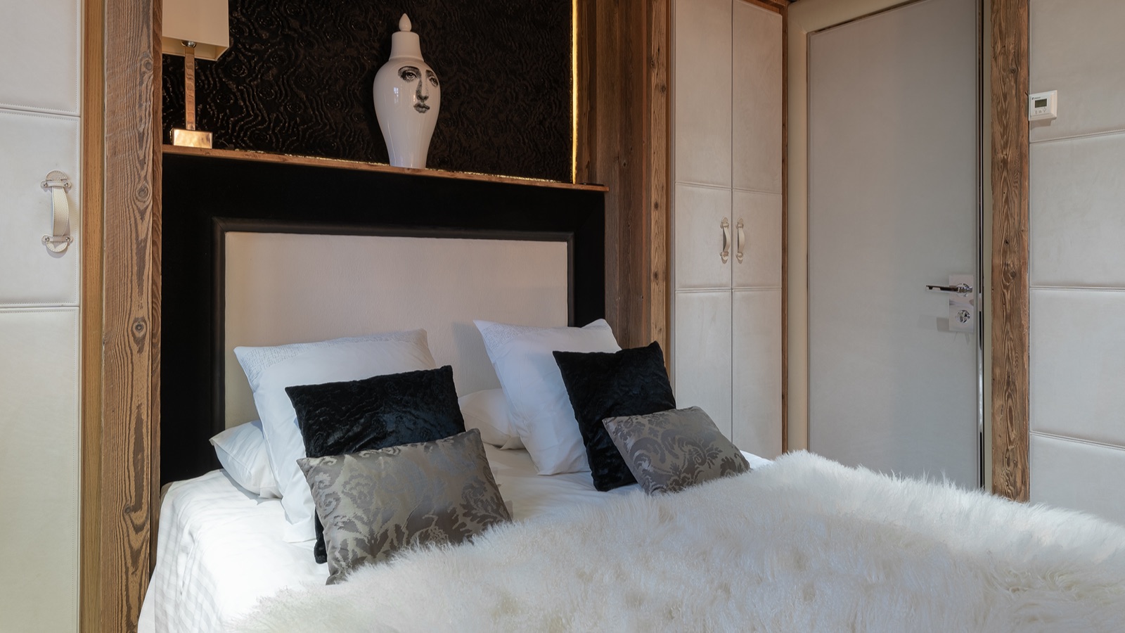 Luxury-Ski-Resort-Courchevel-1850-Chalet-CRT-Oxford-Ski-bedroom7.jpg