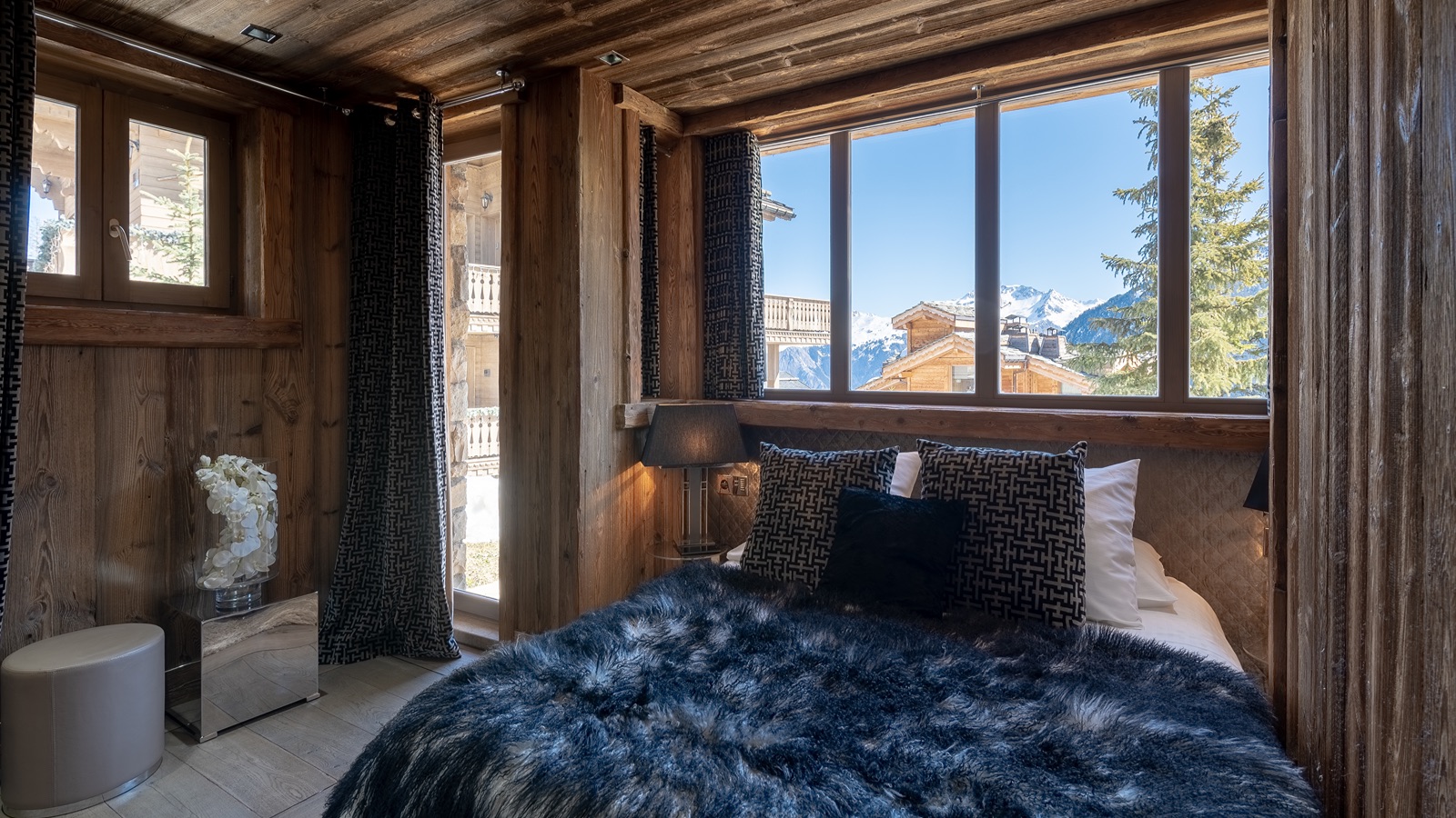 Luxury-Ski-Resort-Courchevel-1850-Chalet-CRT-Oxford-Ski-bedroom8.jpg