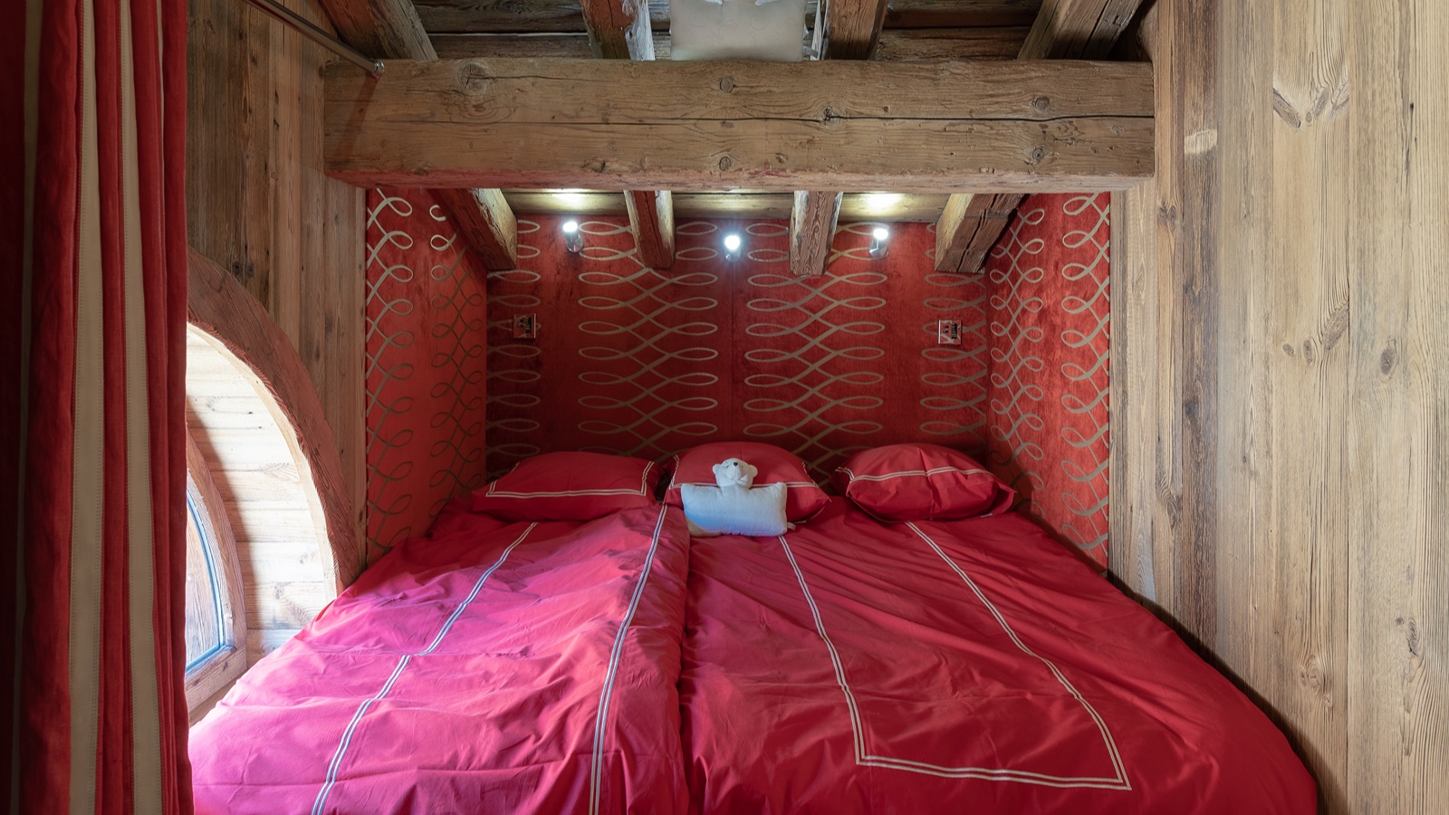Luxury-Ski-Resort-Courchevel-1850-Chalet-CRT-Oxford-Ski-bedroom13.jpg