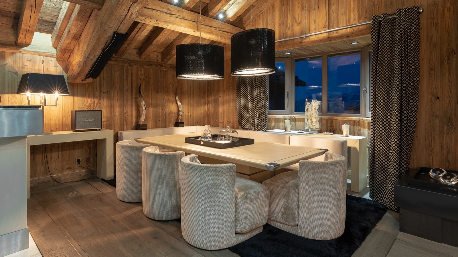 Luxury-Ski-Resort-Courchevel-1850-Chalet-CRT-Oxford-Ski-dining2.jpg
