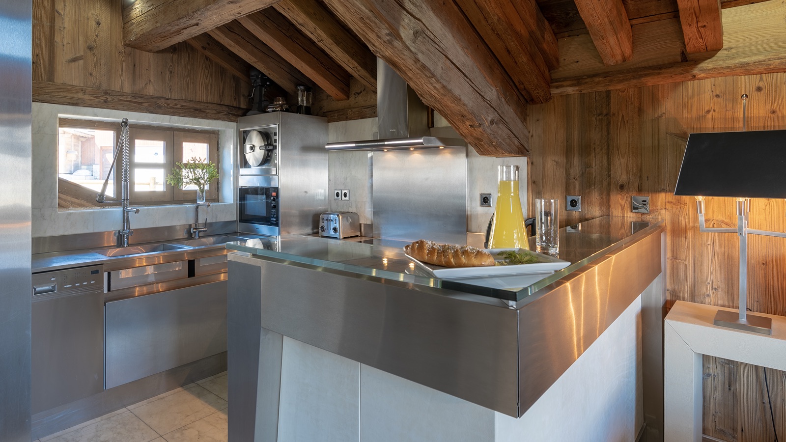 Luxury-Ski-Resort-Courchevel-1850-Chalet-CRT-Oxford-Ski-kitchen.jpg