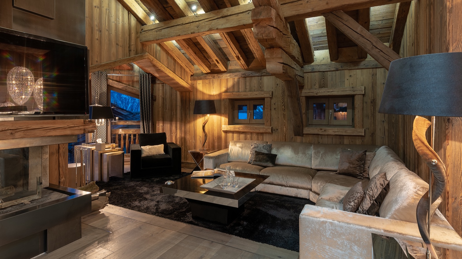 Luxury-Ski-Resort-Courchevel-1850-Chalet-CRT-Oxford-Ski-lounge.jpg