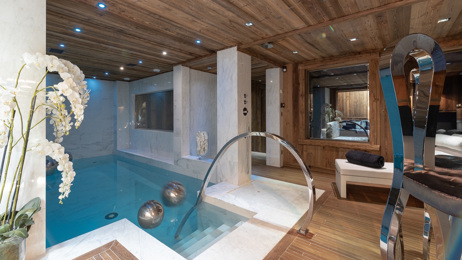 Chalet CRT