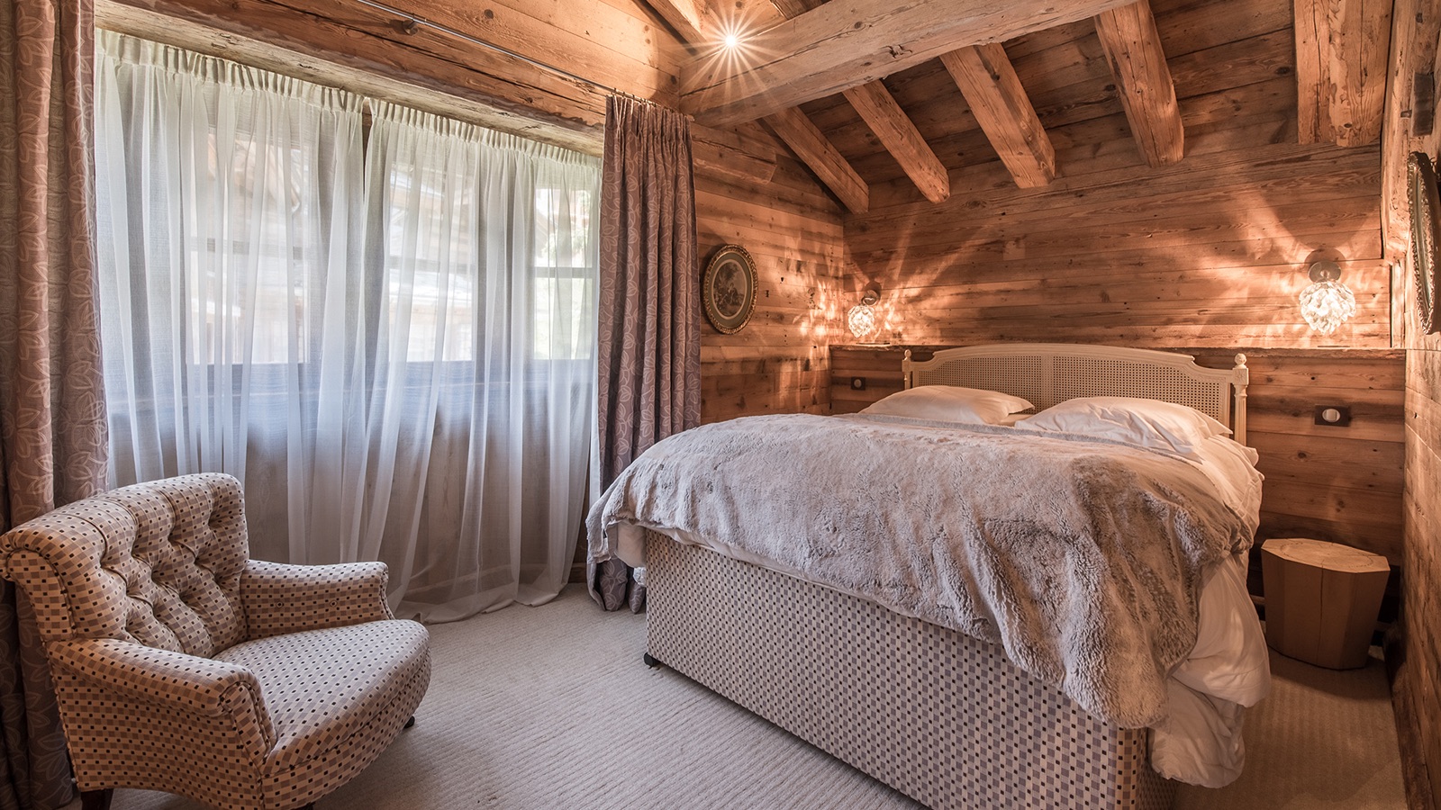 Luxury-Ski-Resort-Courchevel-1850-Chalet-Saint-James-Oxford-Ski-bedroom2.jpg