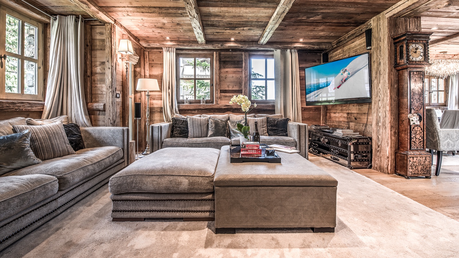 Luxury-Ski-Resort-Courchevel-1850-Chalet-Saint-James-Oxford-Ski-lounge.jpg