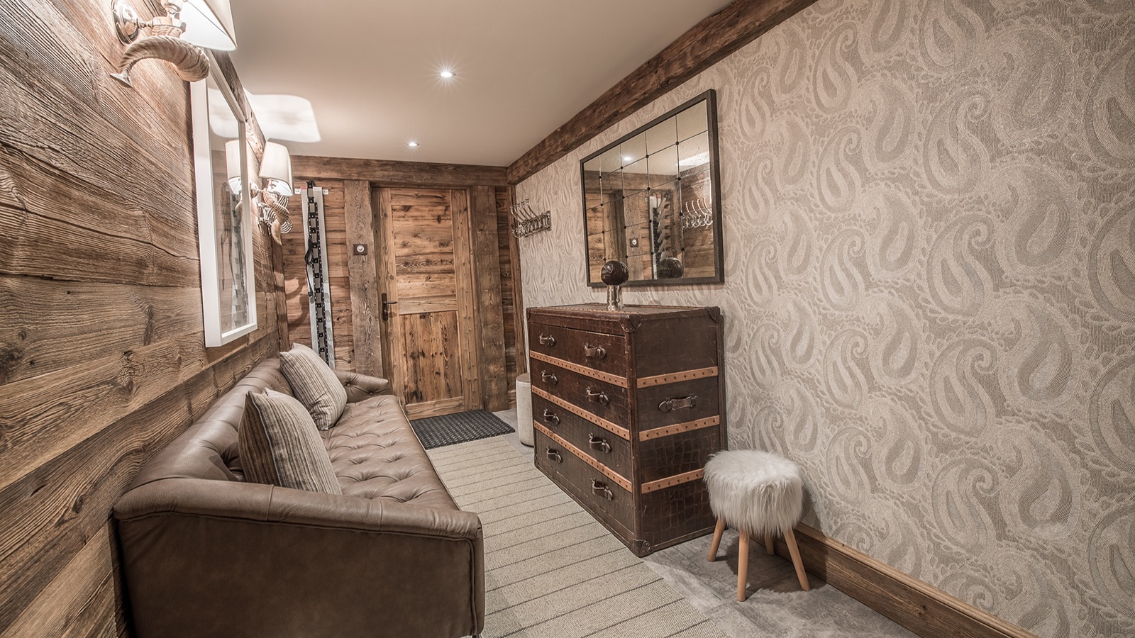 Luxury-Ski-Resort-Courchevel-1850-Chalet-Saint-James-Oxford-Ski-hall.jpg