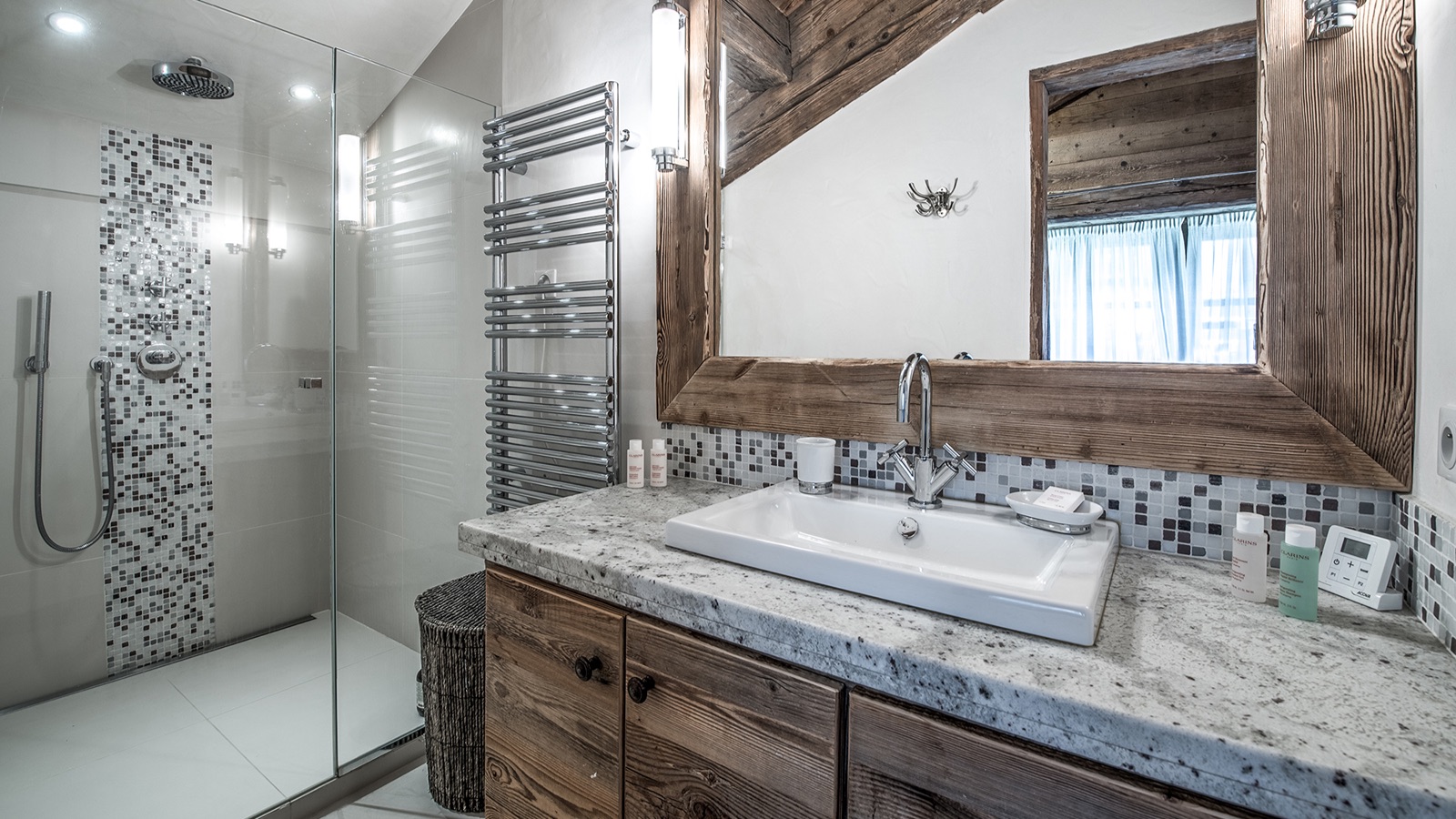 Luxury-Ski-Resort-Courchevel-1850-Chalet-Saint-James-Oxford-Ski-bathroom3.jpg