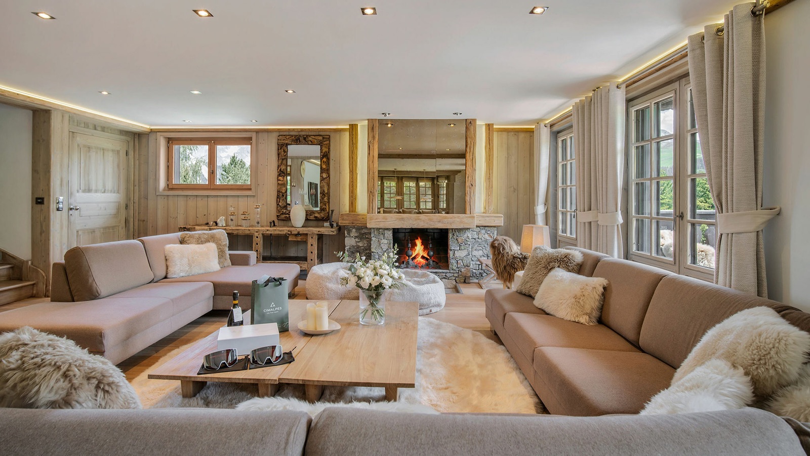 Luxury-Ski-Resort-Courchevel-1850-Chalet-Nirvana-Oxford-Ski-lounge.jpg