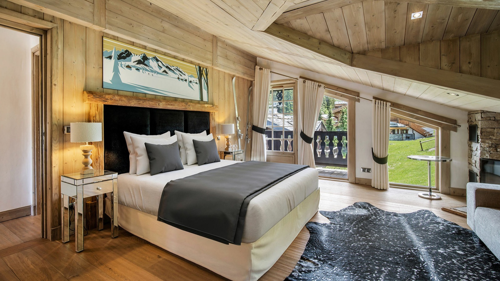 Luxury-Ski-Resort-Courchevel-1850-Chalet-Nirvana-Oxford-Ski-bedroom6.jpg