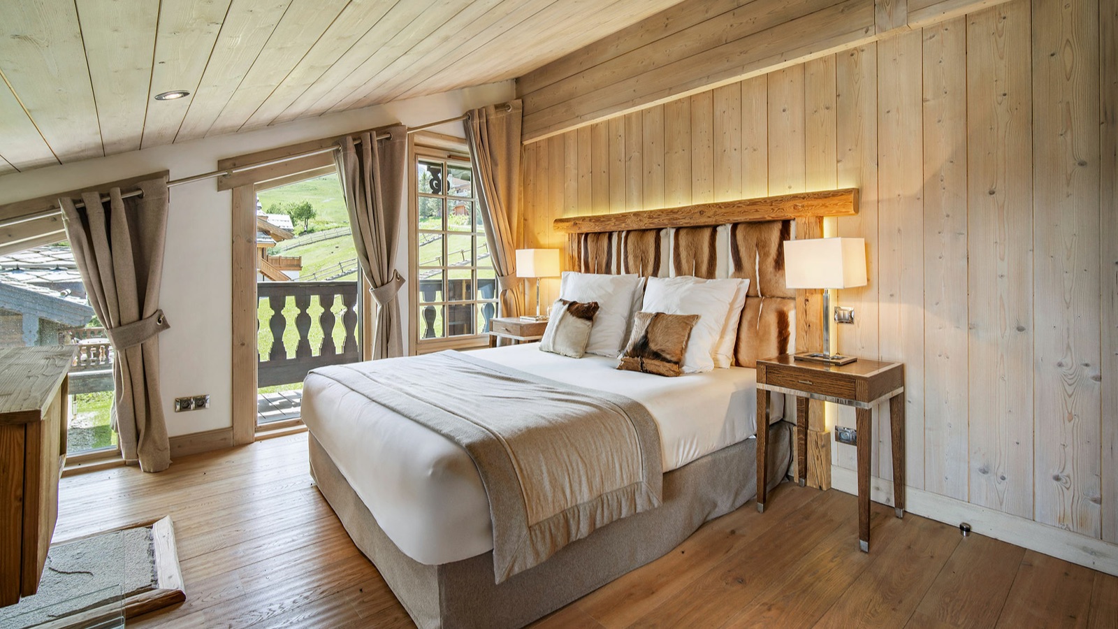 Luxury-Ski-Resort-Courchevel-1850-Chalet-Nirvana-Oxford-Ski-bedroom8.jpg