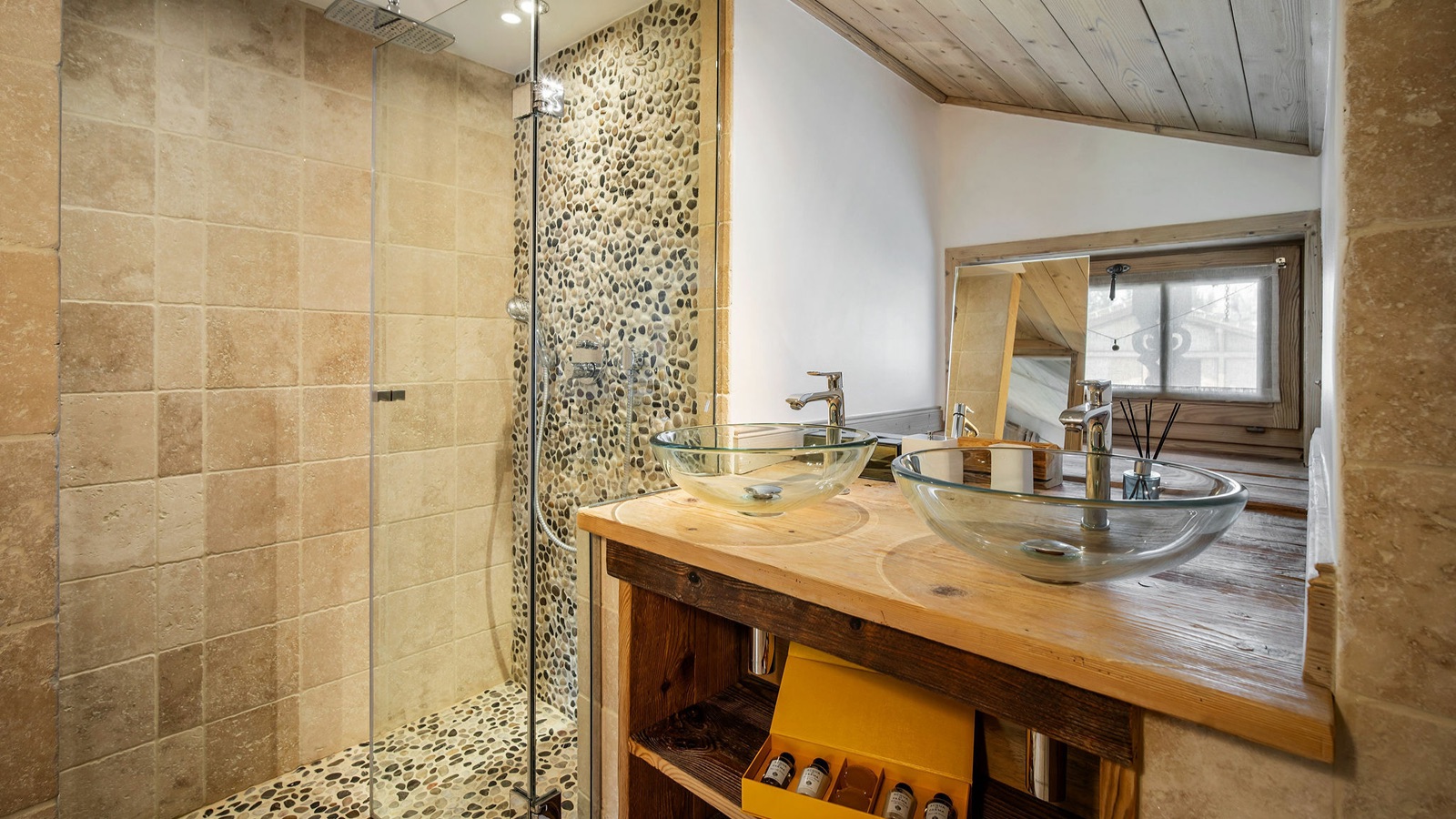 Luxury-Ski-Resort-Courchevel-1850-Chalet-Nirvana-Oxford-Ski-bathroom2.jpg