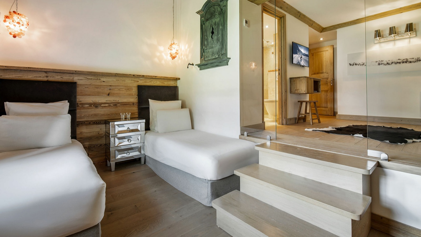 Luxury-Ski-Resort-Courchevel-1850-Chalet-Nirvana-Oxford-Ski-bedroom11.jpg
