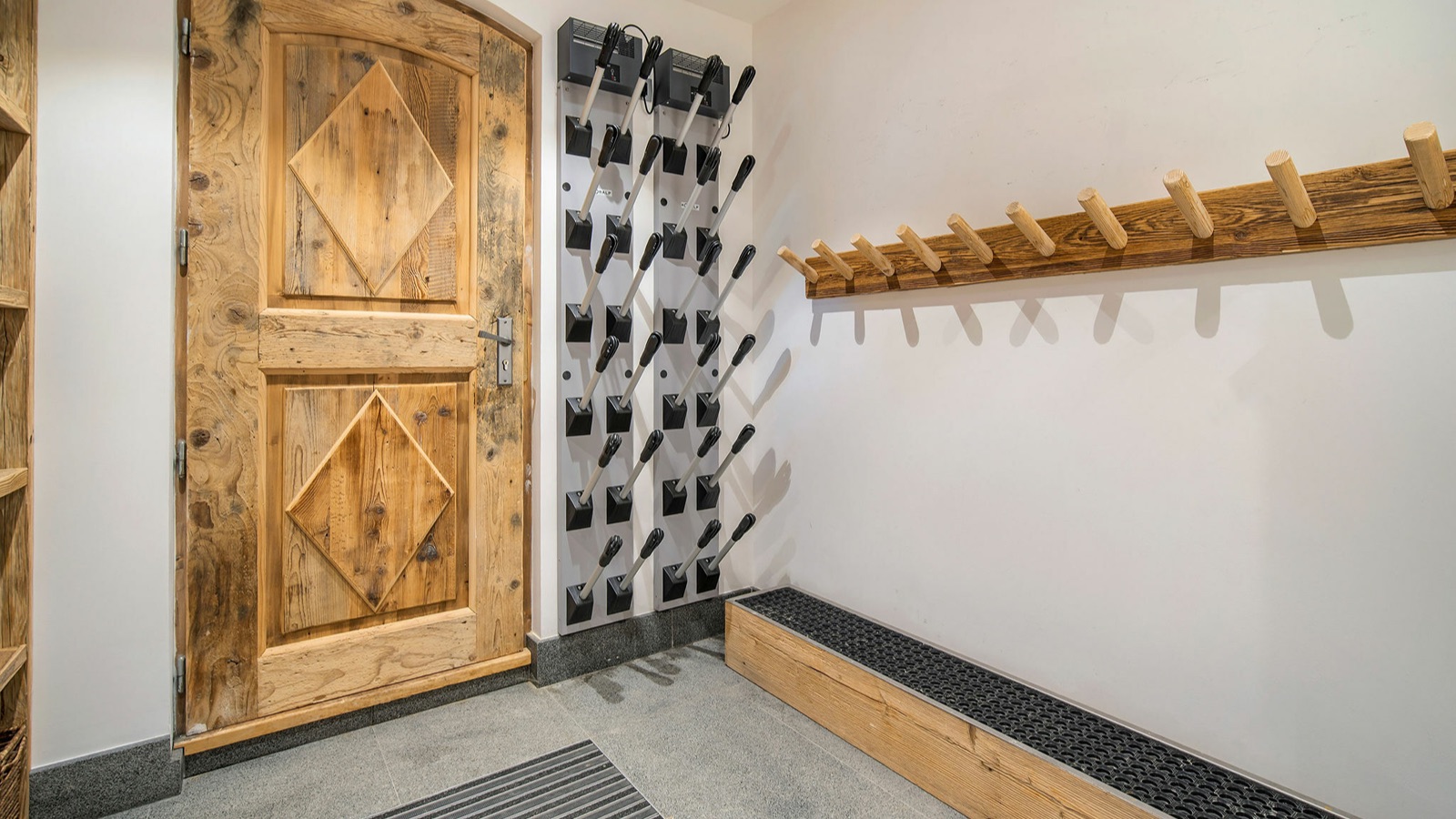 Luxury-Ski-Resort-Courchevel-1850-Chalet-Nirvana-Oxford-Ski-ski-room17.jpg