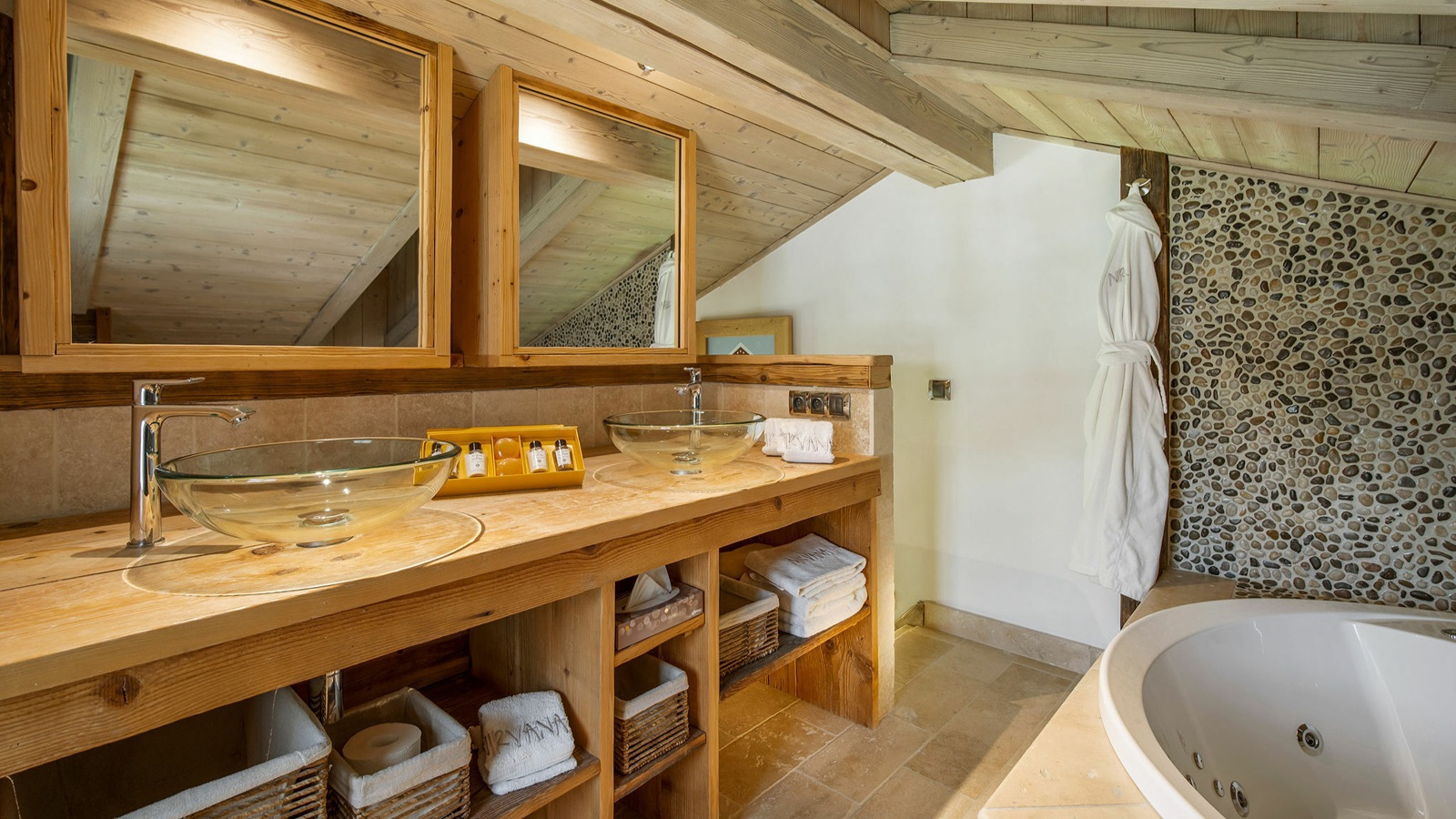 Luxury-Ski-Resort-Courchevel-1850-Chalet-Nirvana-Oxford-Ski-bathroom9.jpg