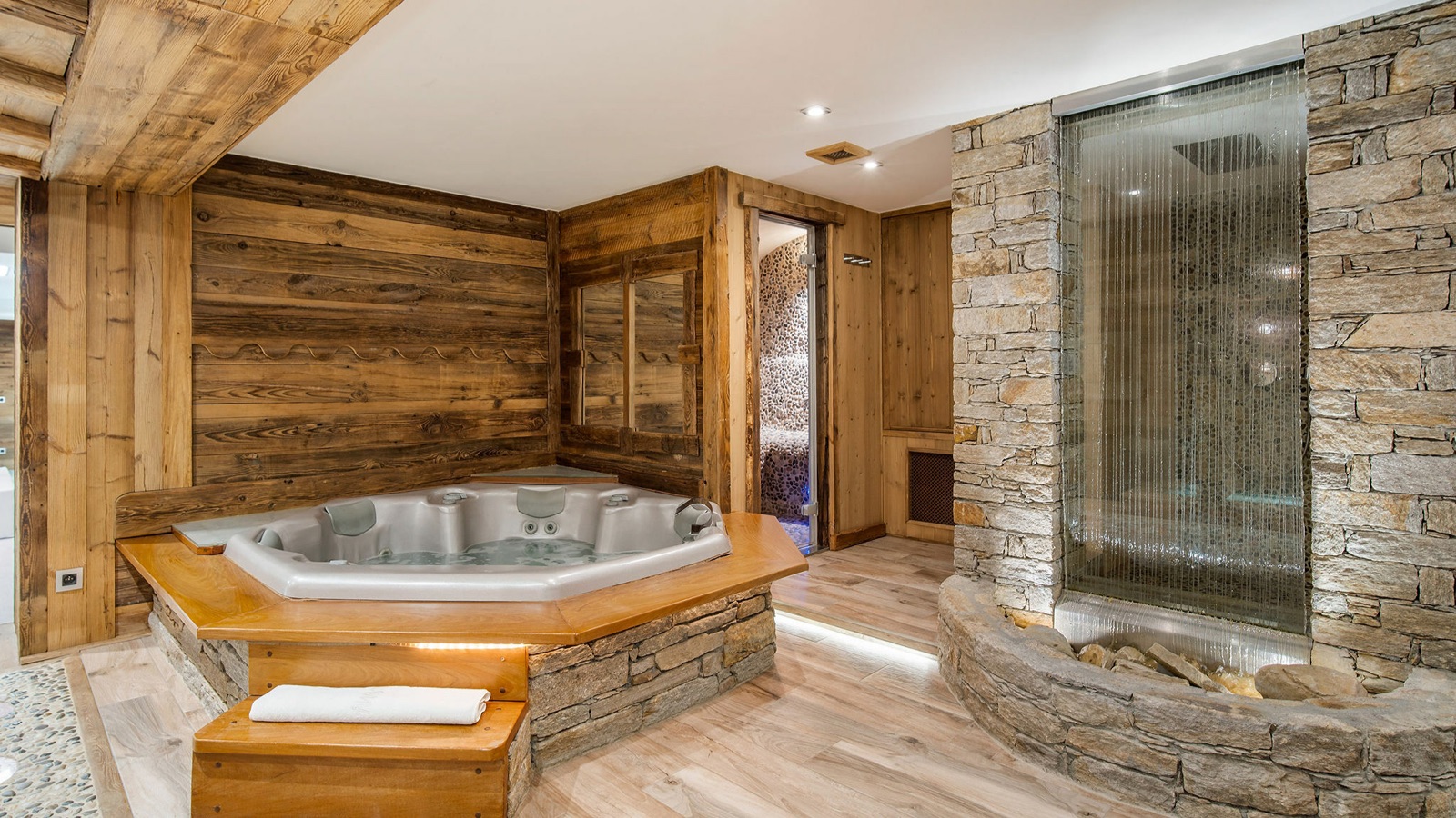 Luxury-Ski-Resort-Courchevel-1850-Chalet-Nirvana-Oxford-Ski-spa.jpg