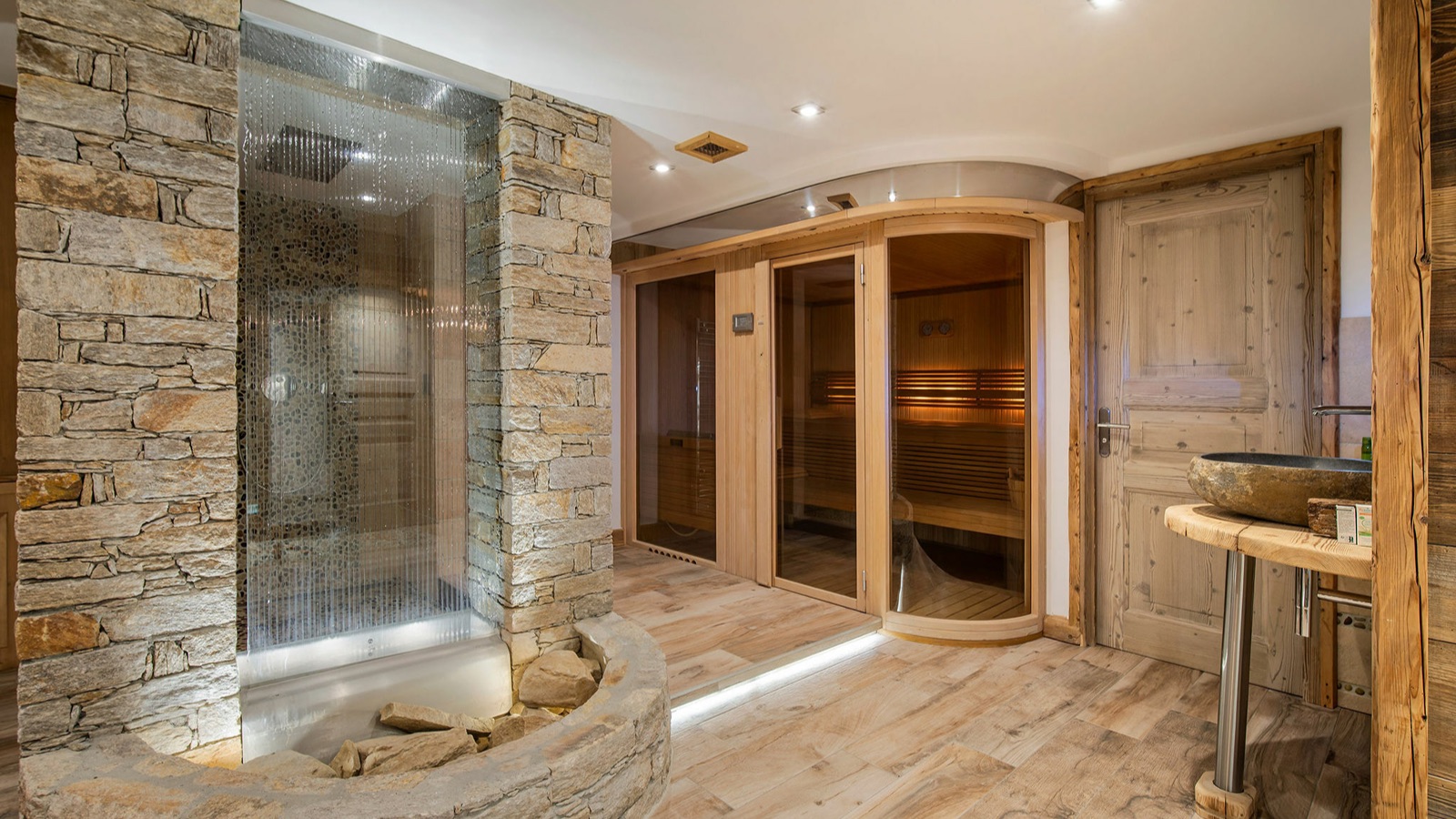 Luxury-Ski-Resort-Courchevel-1850-Chalet-Nirvana-Oxford-Ski-sauna.jpg