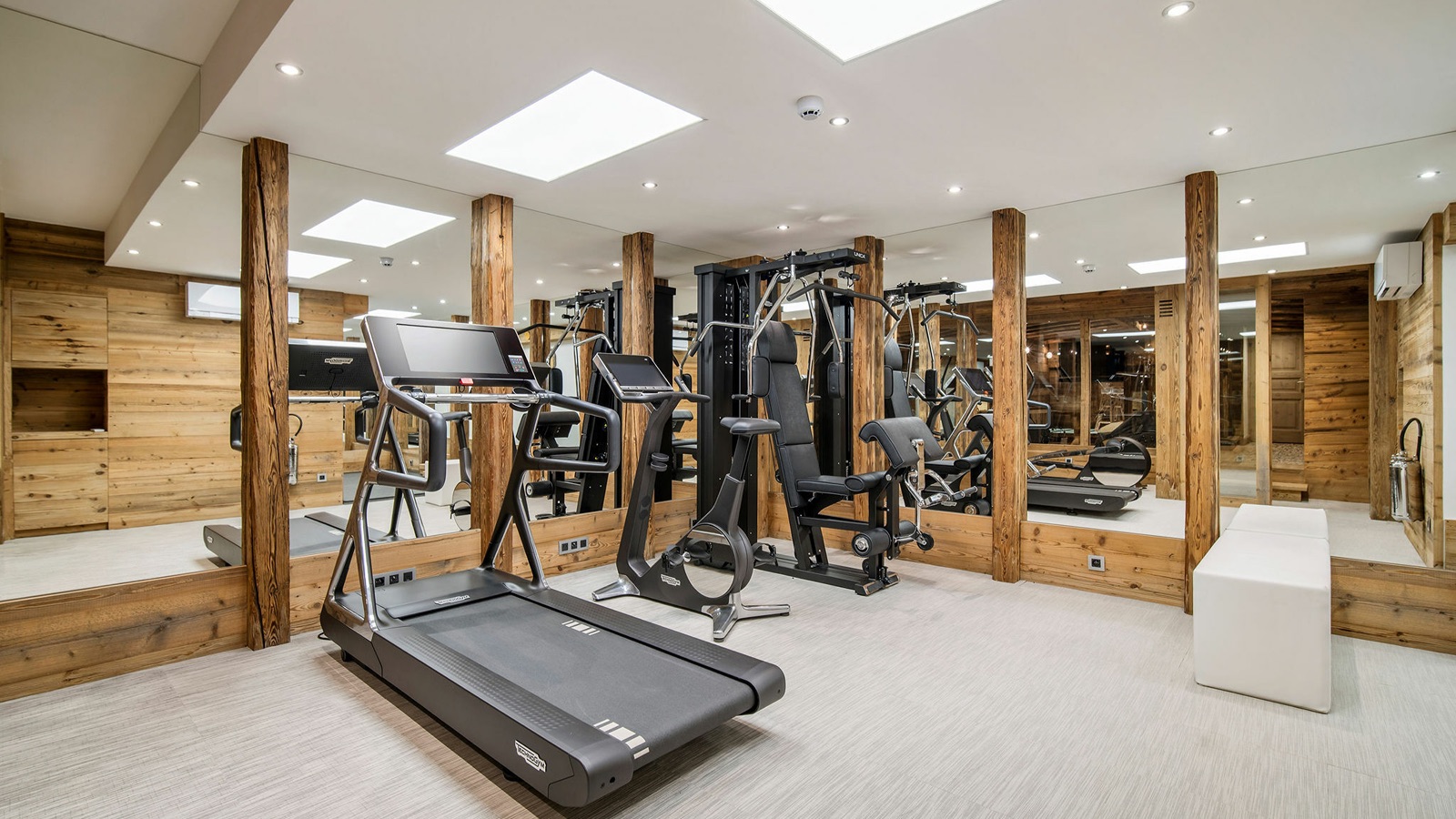 Luxury-Ski-Resort-Courchevel-1850-Chalet-Nirvana-Oxford-Ski-gym.jpg