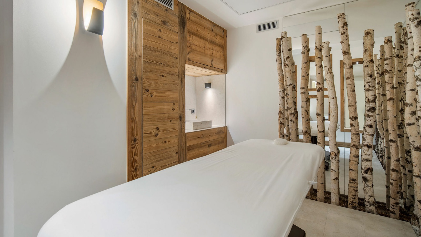 Luxury-Ski-Resort-Courchevel-1850-Chalet-Nirvana-Oxford-Ski-massage-room27.jpg