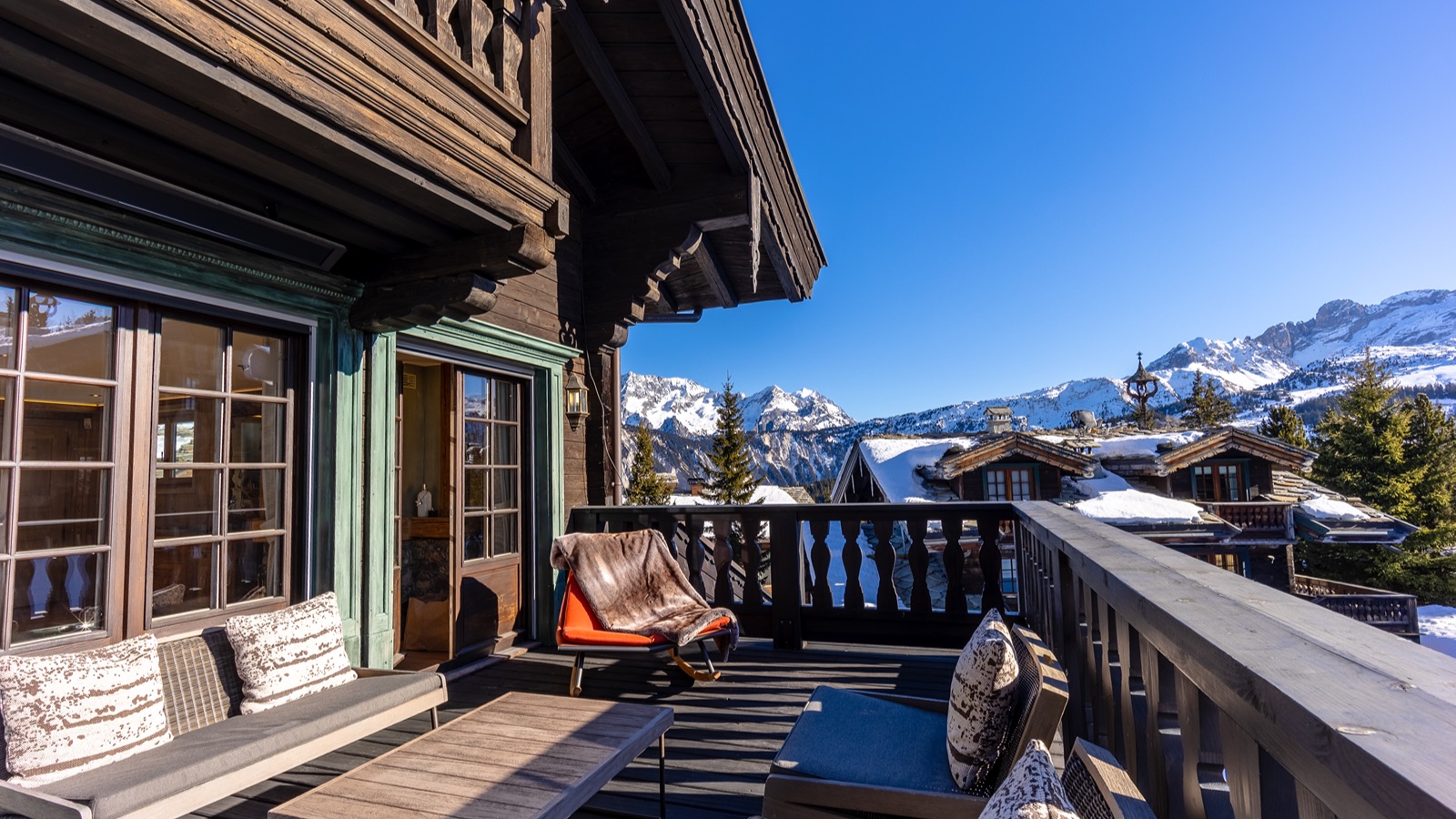 Luxury-Ski-Resort-Courchevel-1850-Chalet-Nirvana-Oxford-Ski-exterior.jpg